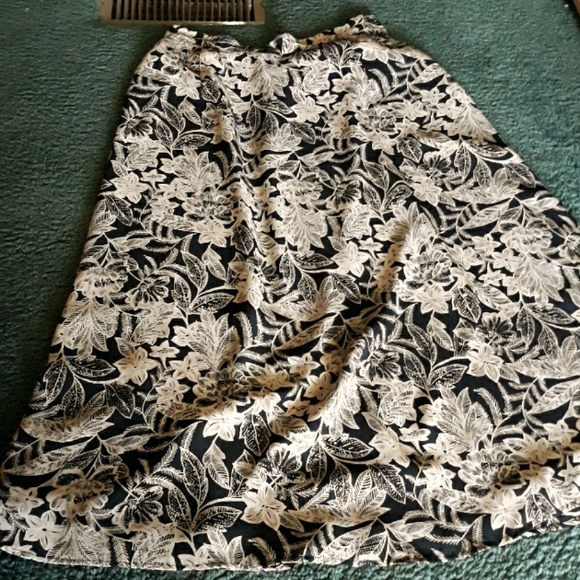 Side zip, elastic back skirt - Picture 1 of 3